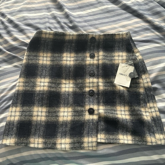 Medium Forever 21 plaid faux button up skirt with tags still on - Picture 1 of 4